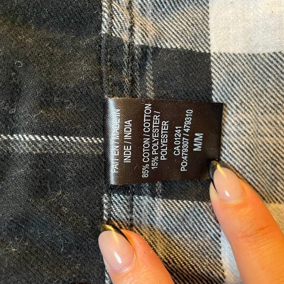 Black and White Flannel - Picture 5 of 5